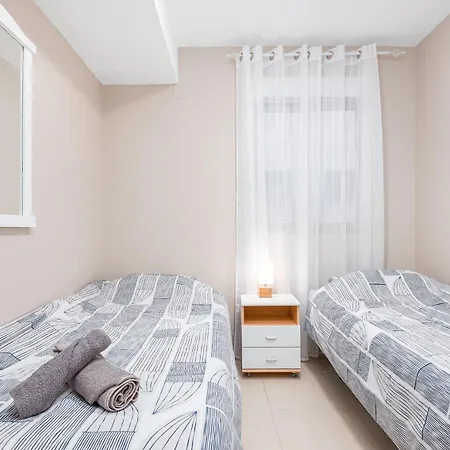 Marinasunbeach Canovas Playa Торевьиа